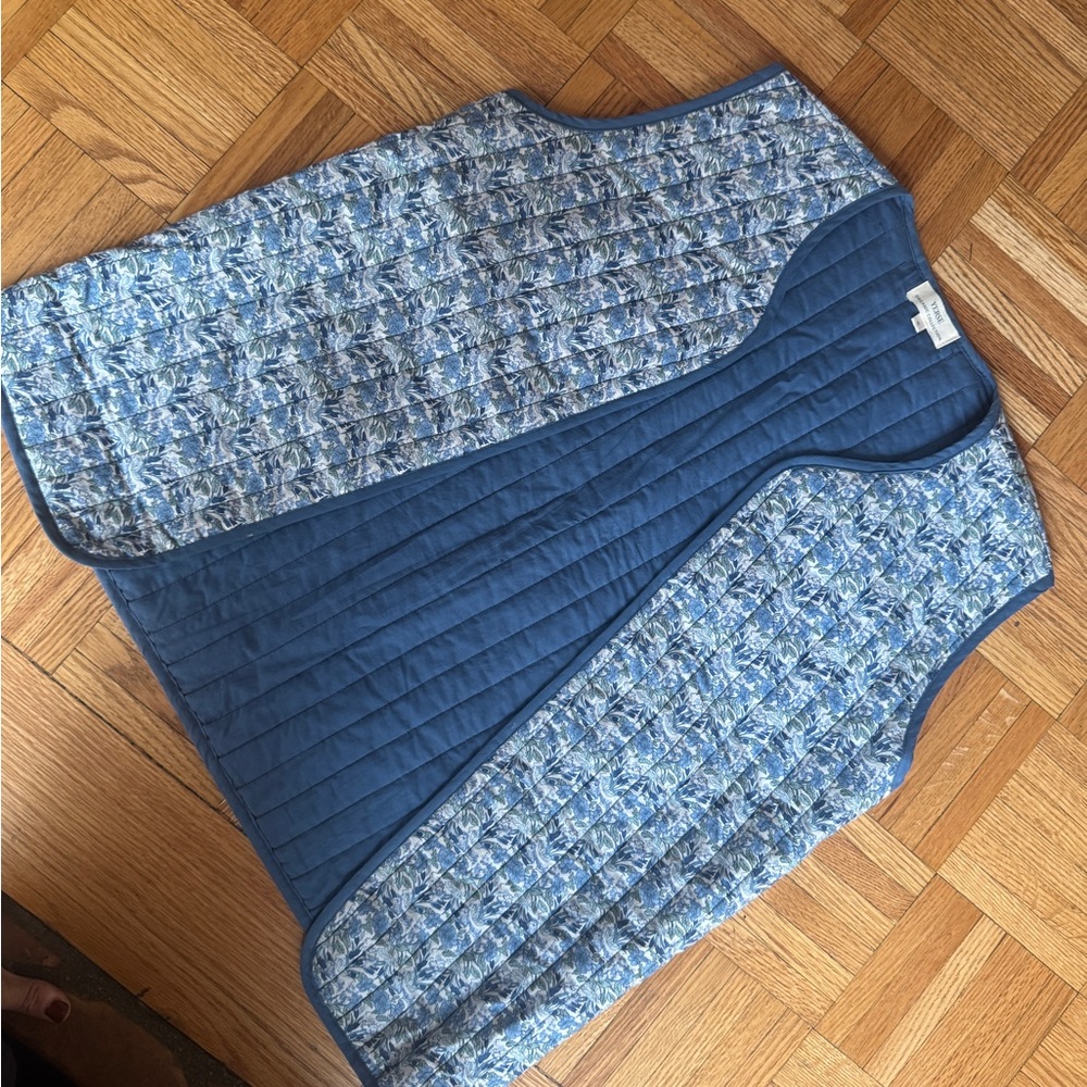 Quilted Reversible Vest in Blue Floral and Solid Navy Yerse M